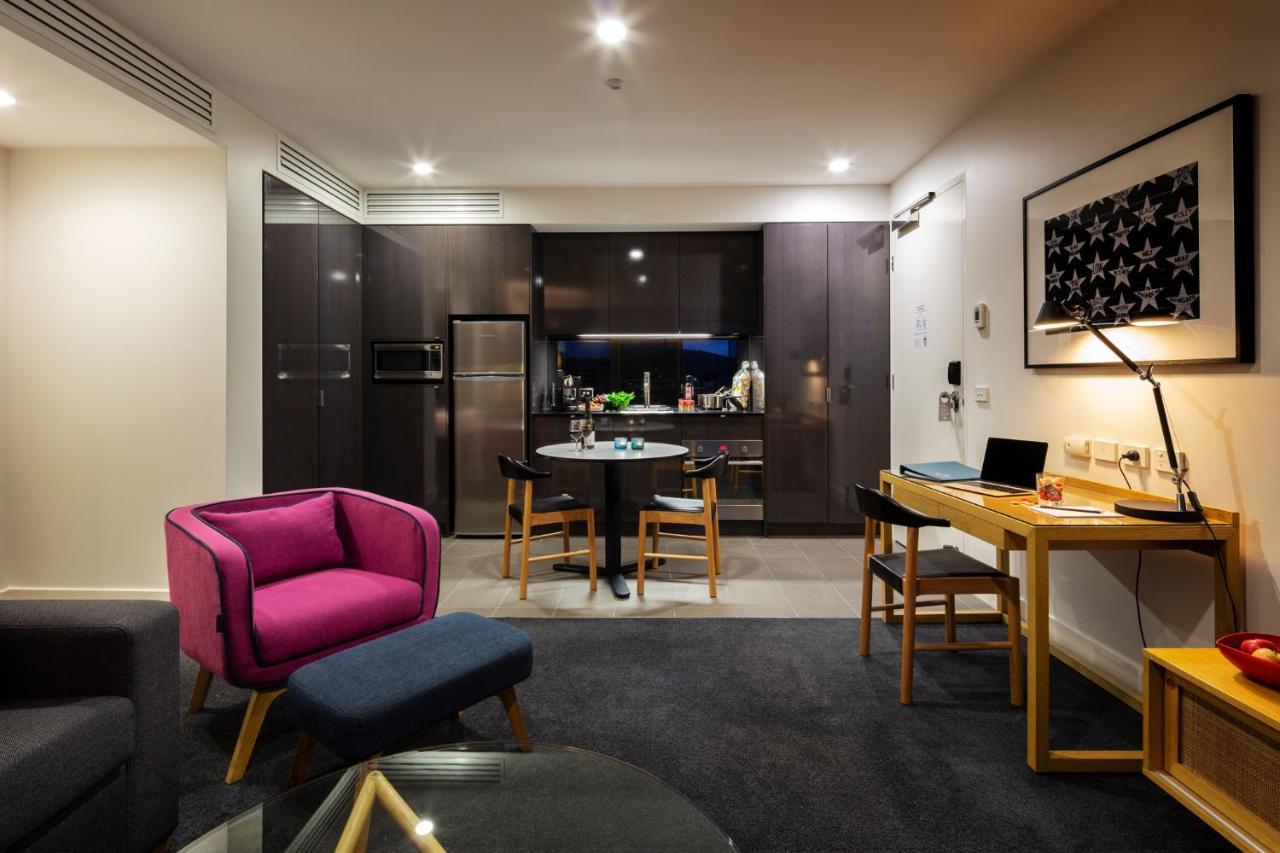 East Hotel And Apartments Канбера Екстериор снимка