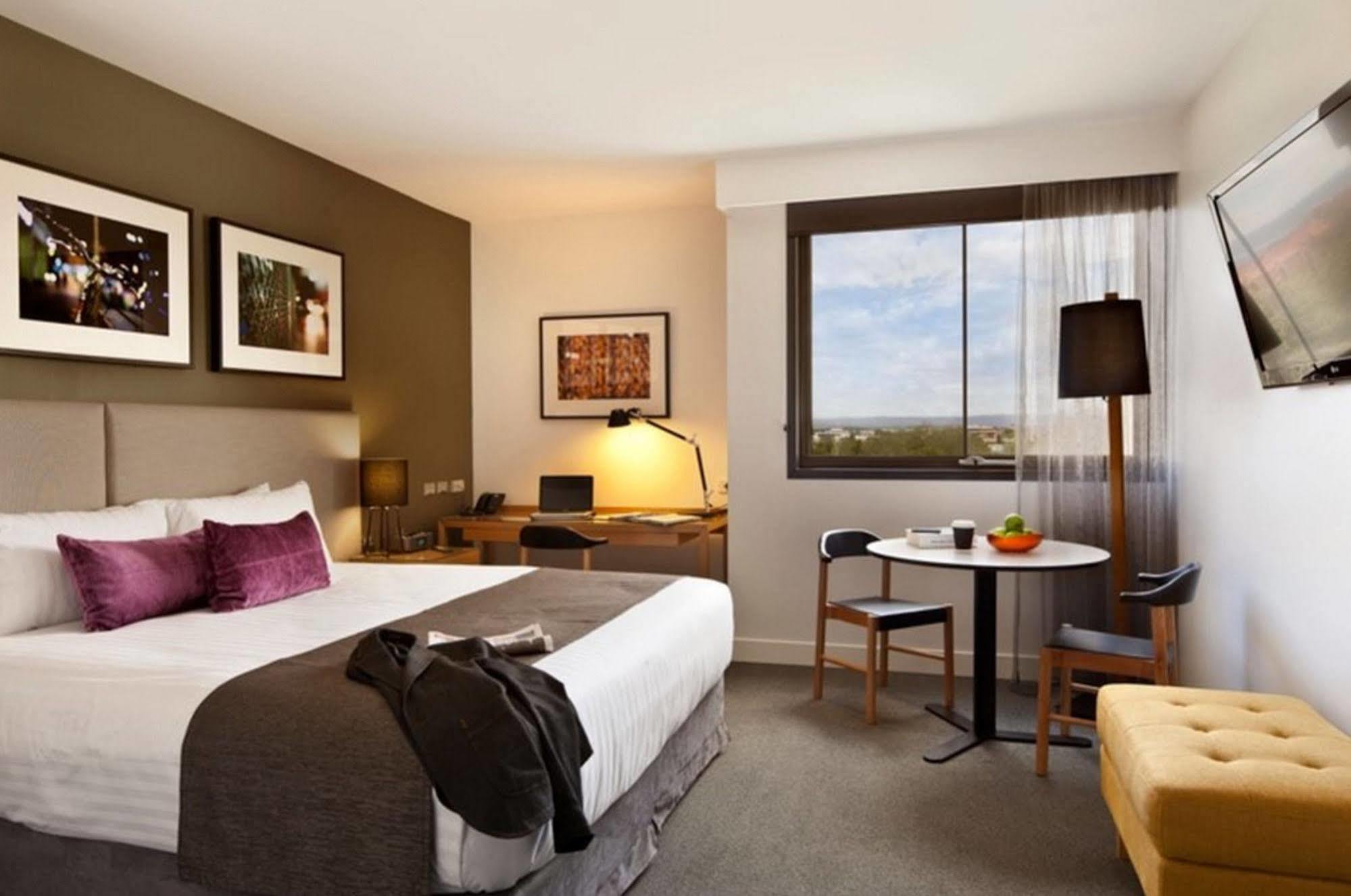 East Hotel And Apartments Канбера Екстериор снимка