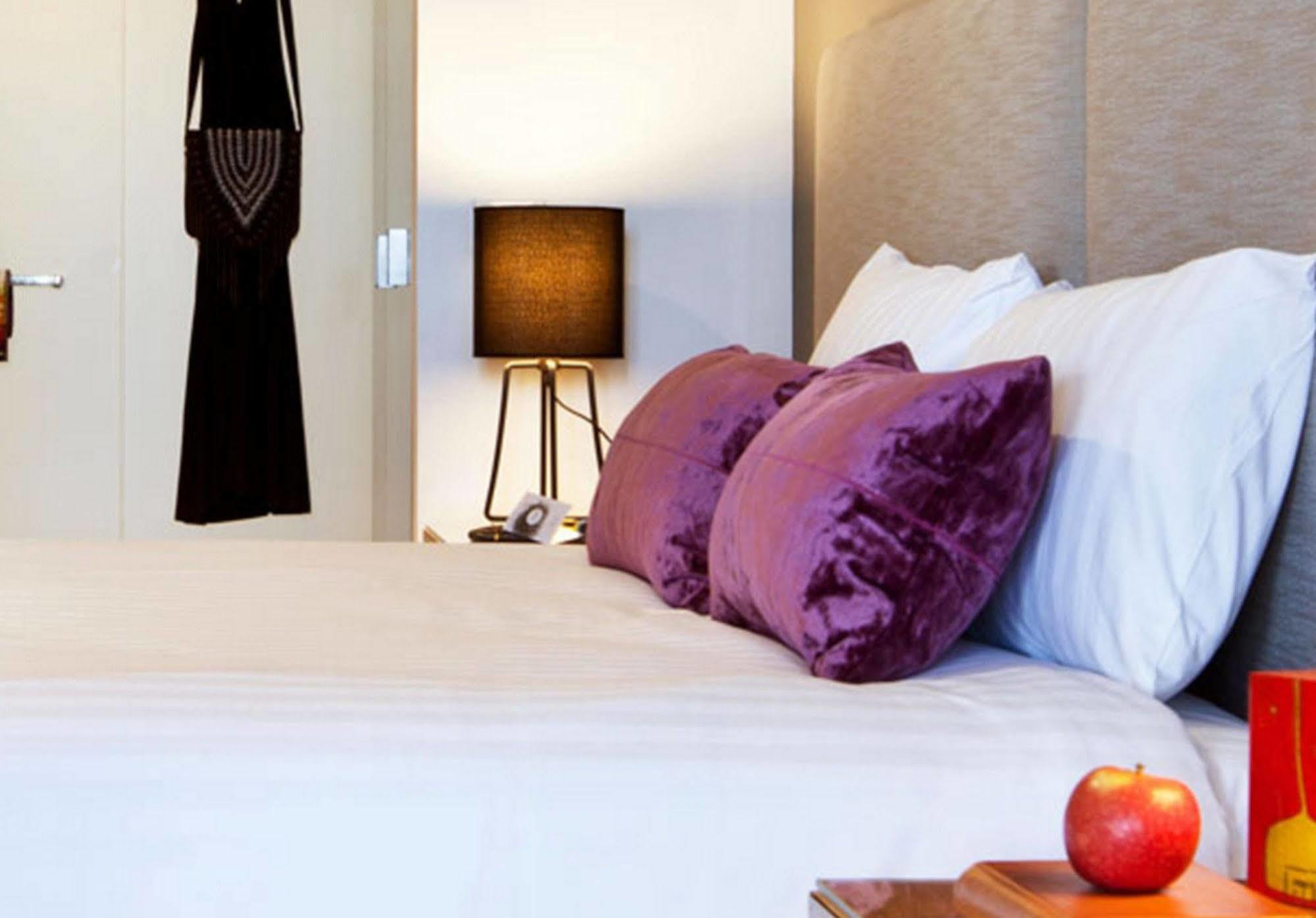 East Hotel And Apartments Канбера Екстериор снимка
